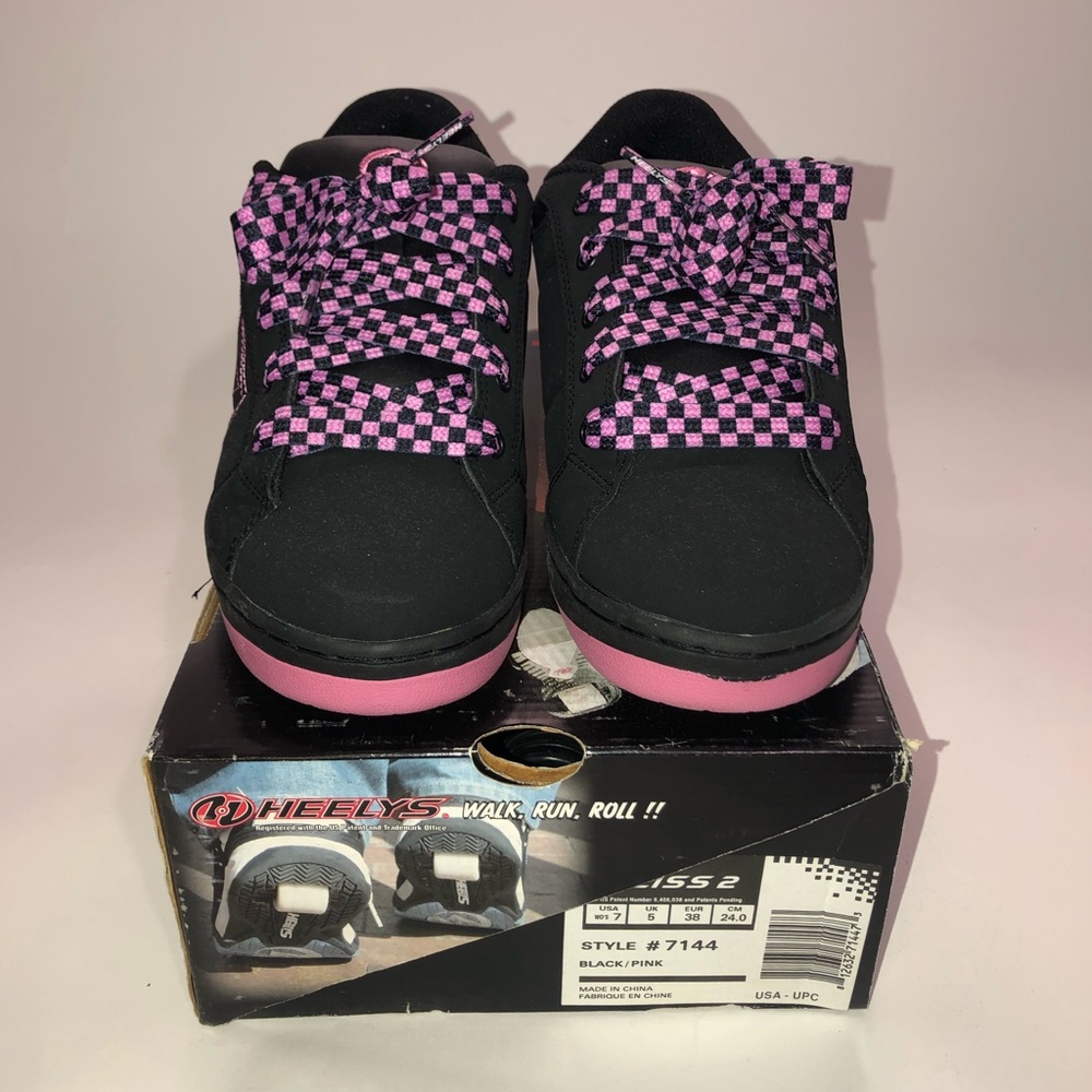 $45 KIDS HEELY’S WOMEN BLACK/PINK SNEAKER SHOE